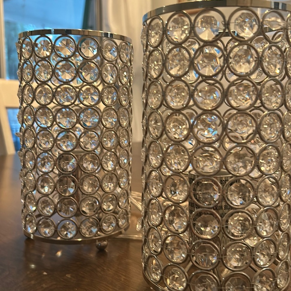 2 small lamps